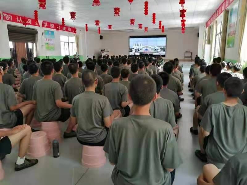 叛逆期孩子软硬不吃该怎么办?