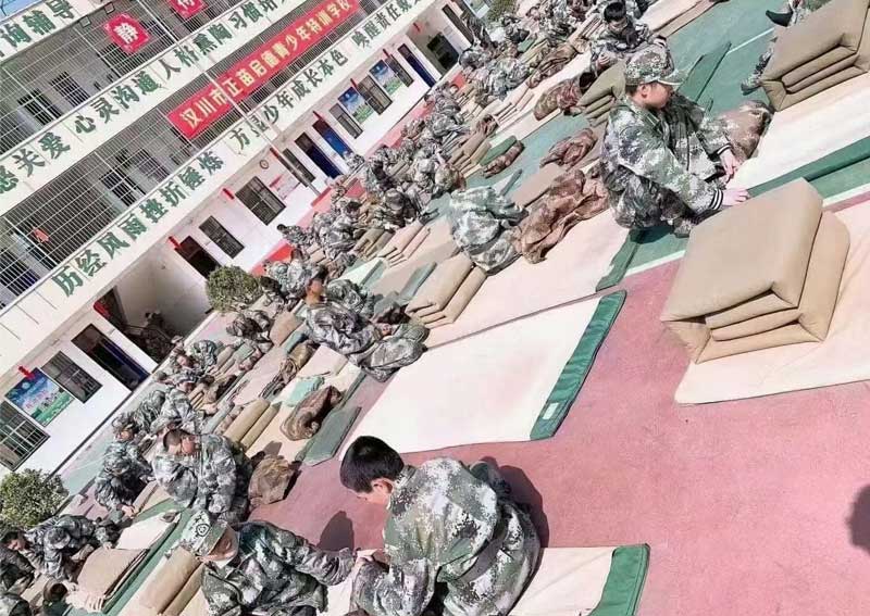 学生集体晒被子，原因竟是这个