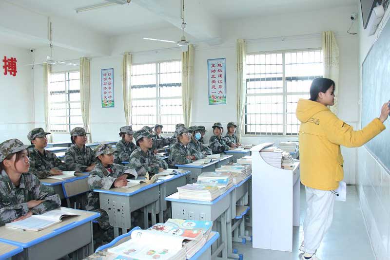 初三学生备战中考，文体结合勤练习