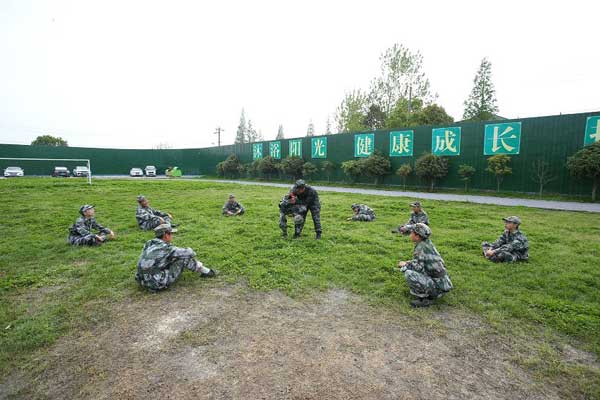 教官与学生玩小游戏