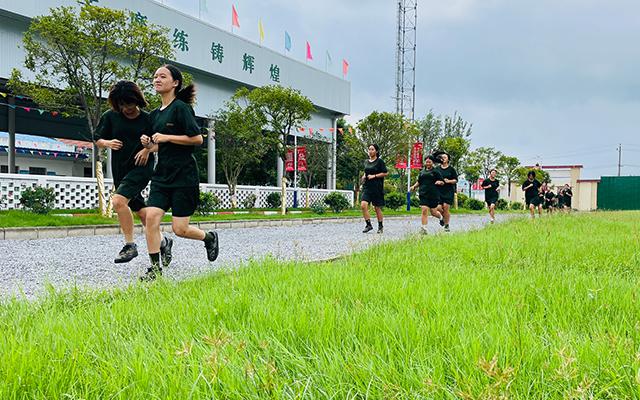 全封闭叛逆孩子学校有没有(叛逆孩子学校为什么要全封闭)(图2)