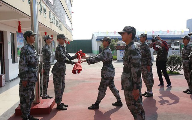 全封闭戒网瘾学校在哪里(全国戒网瘾的学校在哪里)(图2)