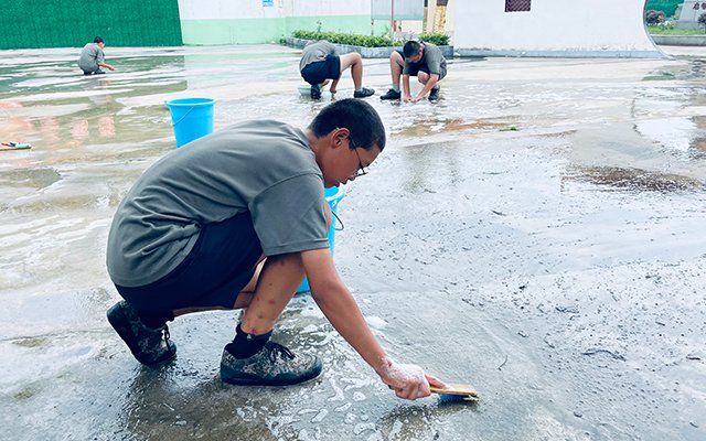 叛逆学生封闭式学校真的有吗(全封闭式叛逆学校)(图2)